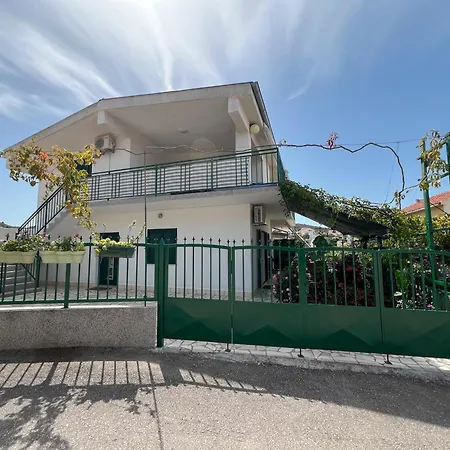 Nediljka - Dolac, Apartamento *